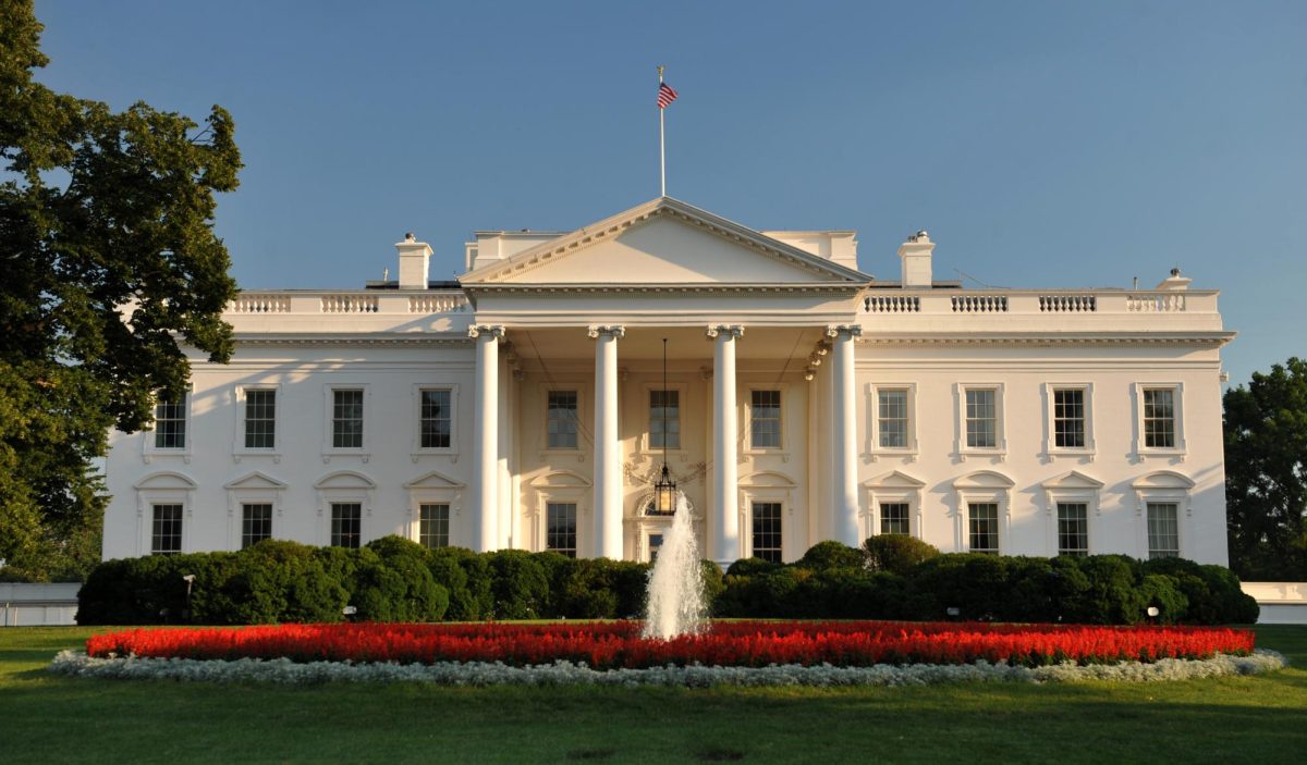 Photo via https://upload.wikimedia.org/wikipedia/commons/e/e1/White_House_Washington.JPG under the Creative Commons License

