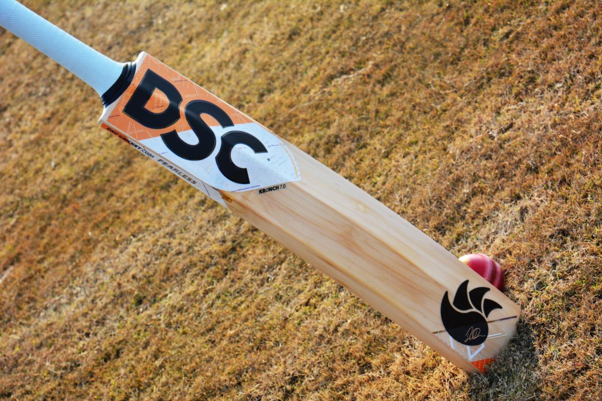 Photo via https://upload.wikimedia.org/wikipedia/commons/a/a5/A_Modern_Cricket_Bat.jpg under the Creative Commons License
