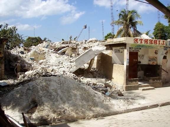 Photo via https://pixnio.com/free-images/events-happenings/building-after-devastating-earthquake-576x432.jpg under the Creative Commons License
