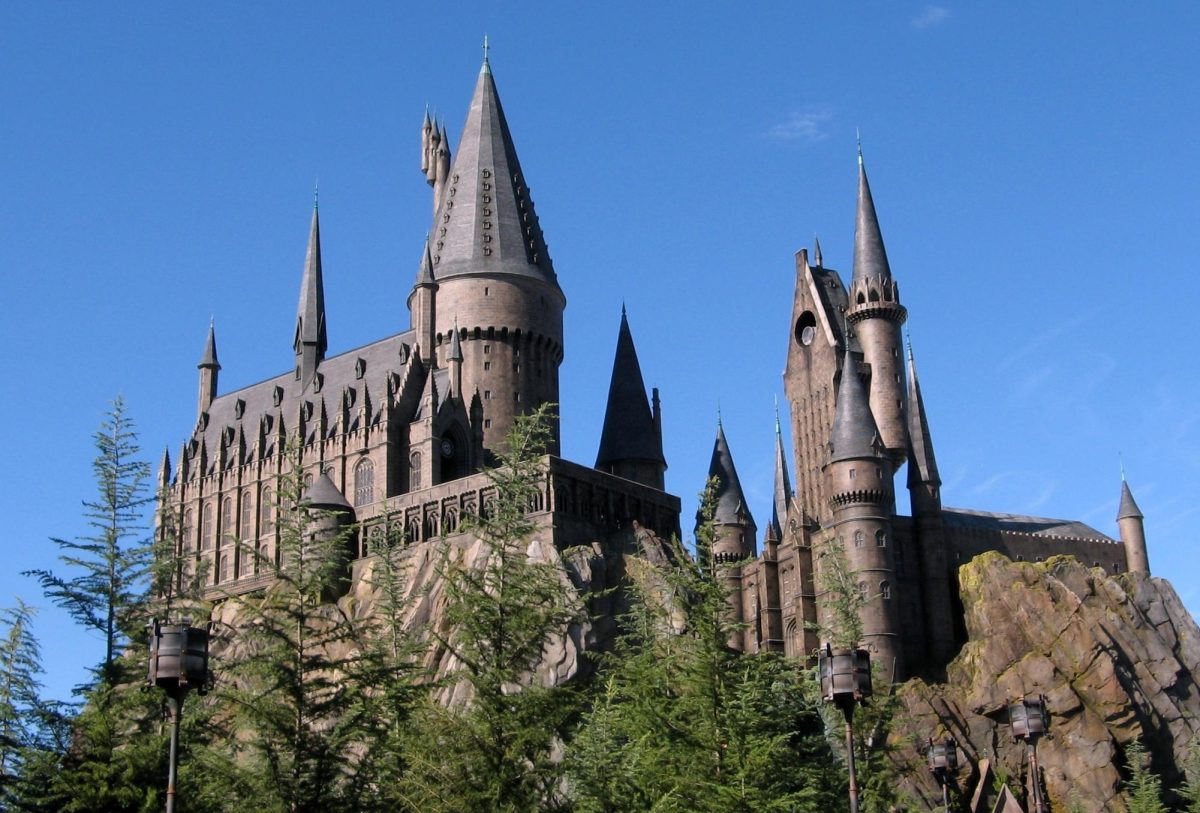 Photo via https://upload.wikimedia.org/wikipedia/commons/c/c4/Wizarding_World_of_Harry_Potter_Castle.jpg  under the Creative Commons License
