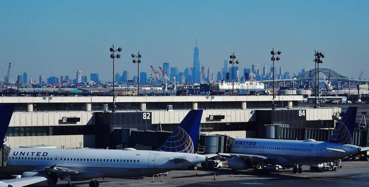 Photo via https://upload.wikimedia.org/wikipedia/commons/b/ba/View_to_Manhattan_from_Newark_Liberty_International_Airport_%28EWR%29_-_panoramio_%281%29.jpg  under the Creative Commons License
