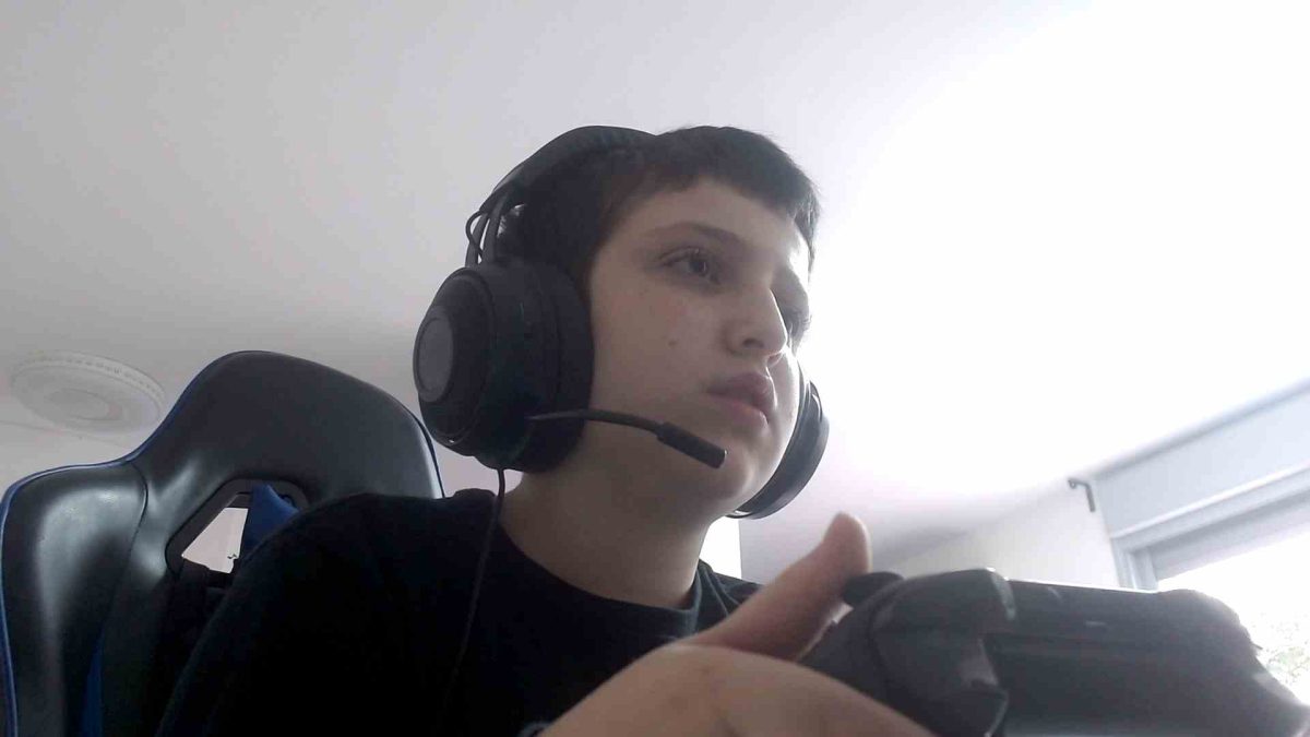 Photo via https://upload.wikimedia.org/wikipedia/commons/e/e3/KidPlayingVideoGames.jpg under the Creative Commons license.